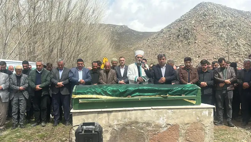 Baba ve Kızlarının Duygusal Veda Anı: Hayatın Sert Gerçekleri