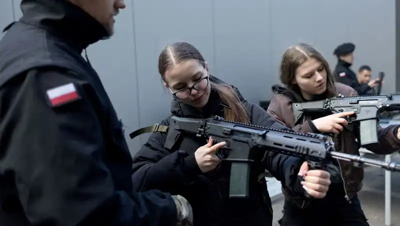 Polonya'nın Askeri Hazırlıkları: Sivillerin Eğitimi Savaş Senaryolarına Dönüşüyor