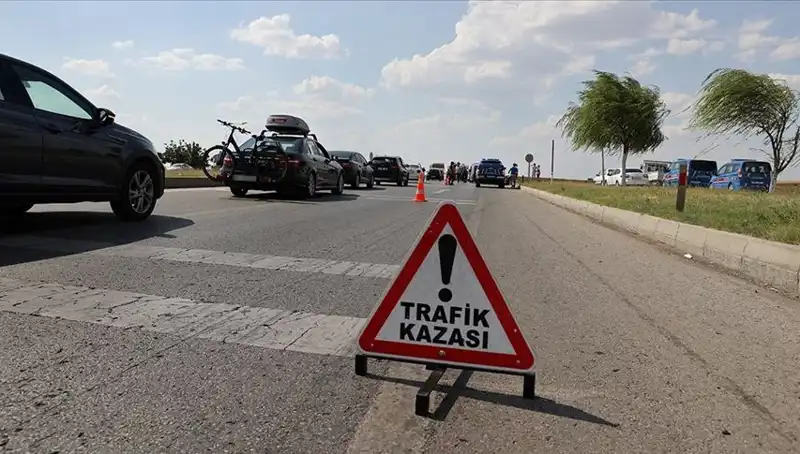 Adana'da Feci Kaza: Kamyon ve Otomobil Çarpıştı, 1 Ölü, 1 Yaralı