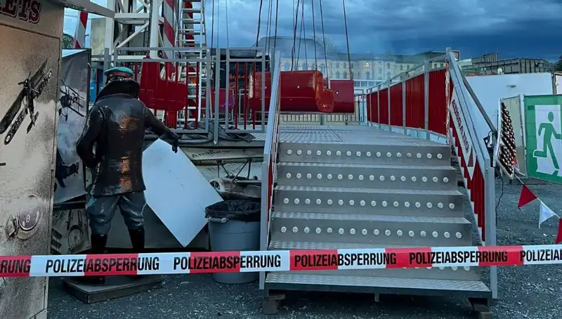 Eğlence Parkında Vahim Kaza: Dönen Salıncak Reklam Direklerine Çarptı