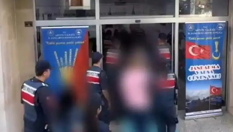 30 İl Genelinde FETÖ Operasyonu: 65 Kişi Tutuklandı!