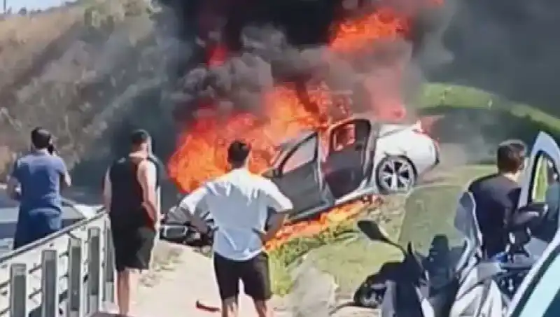 TEM Otoyolu’nda Büyük Kaza: Otomobil Alev Alev Yandı, Şok Anlar Yaşandı!