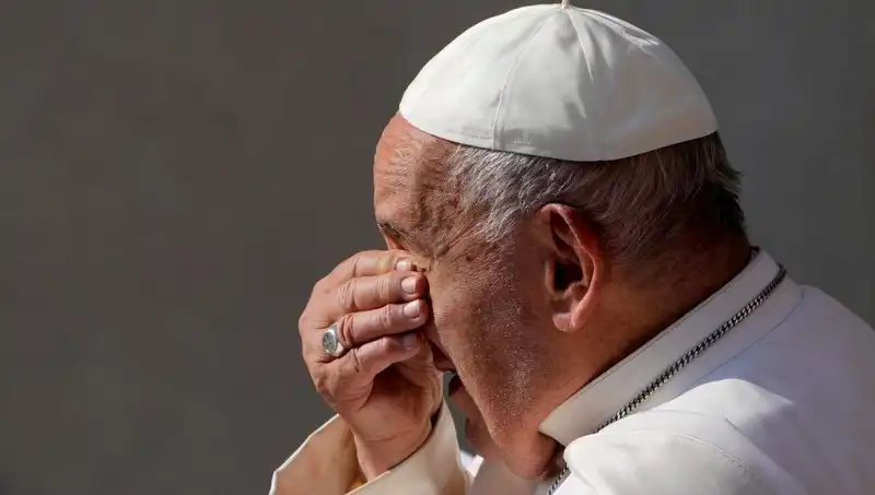 Papa Francis'ten Hastaneden Umut Dolu Mesaj: "Buradan Size Eşlik Ediyorum"
