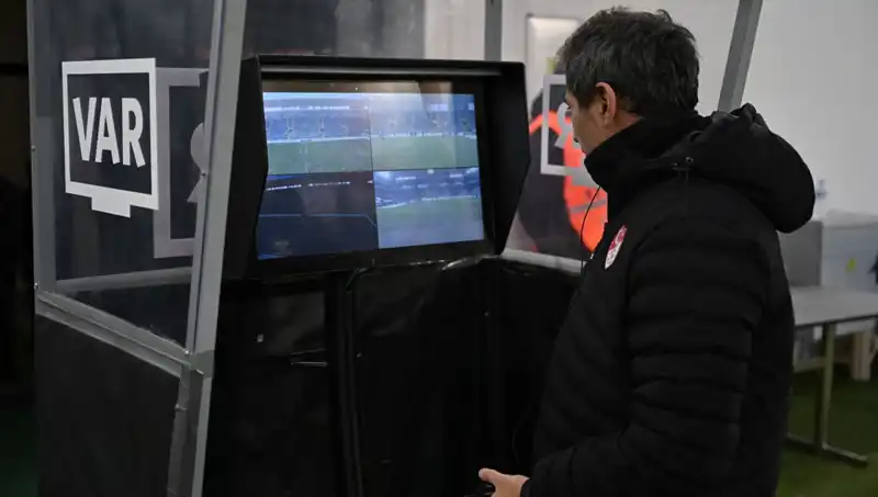Beşiktaş-Gaziantep FK Maçında Tarihi An: Alman VAR Hakemi Geliyor!