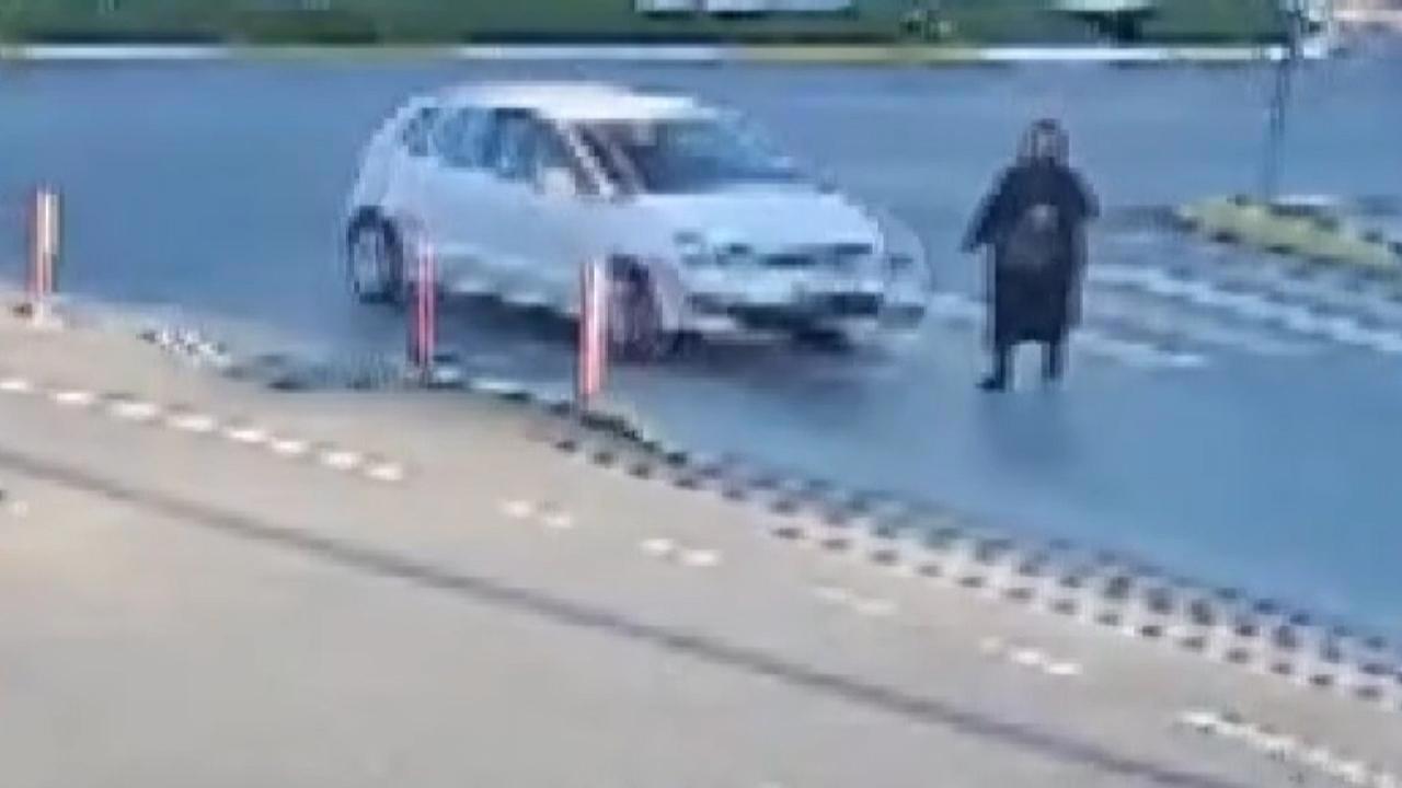 Araçtan İndi, Yardım Beklerken İkinci Kaza