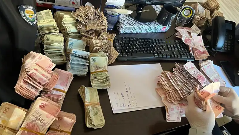 Sokakta Dilenen İnsanın Üzerinden Çıkan Binlerce TL Şok Etti