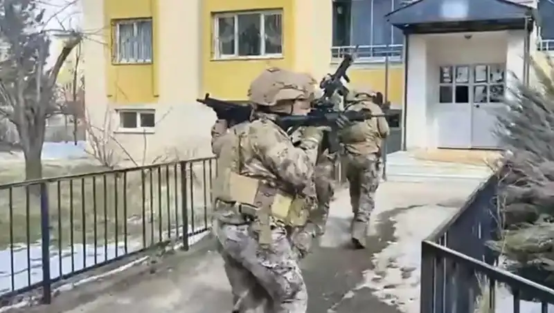 Bingöl'de DAEŞ Operasyonunda Üç Şüpheli Tutuklandı: Detaylar Ortaya Çıktı