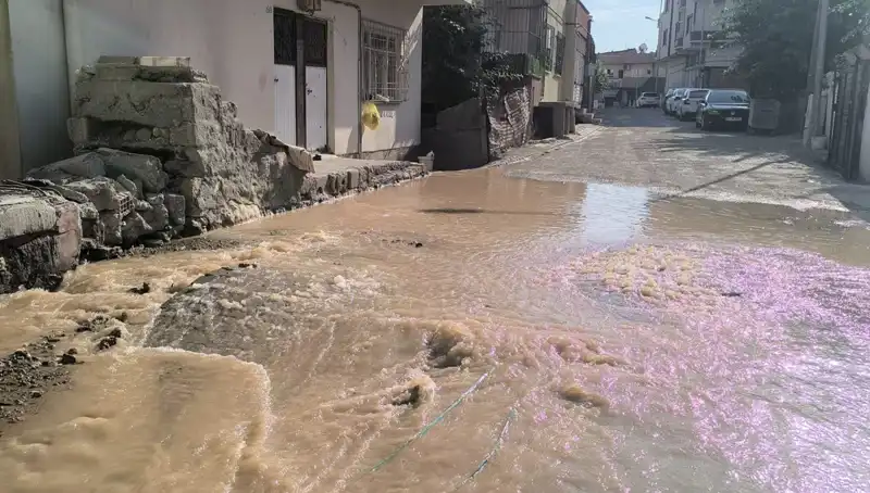 Çarşıda Gökyüzü Karanlık: İçme Suyu Hattı Patladı, Altyapı Krizi Başladı!