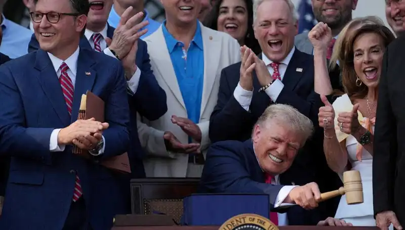 Trump’tan Ekonomiyi Canlandıracak Büyük Müjde: “Büyük, Güzel Yasa Tasarısı” İmzalandı