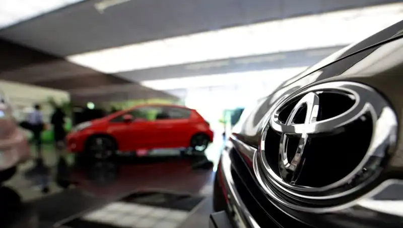 Toyota’nın Gizemli SUV’sinin Tanıtımı Ertelendi: Nedenleri ve Etkileri