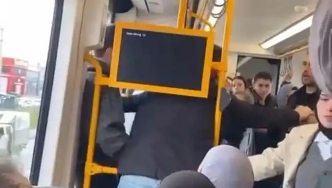 Metroda Şok Edici Kavga: Tekme Tokat Devrialemi Yaşandı!