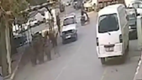 İzmir'de Bir Motosiklet Hırsızı Suçüstü Yakalandı: Olayın Detayları