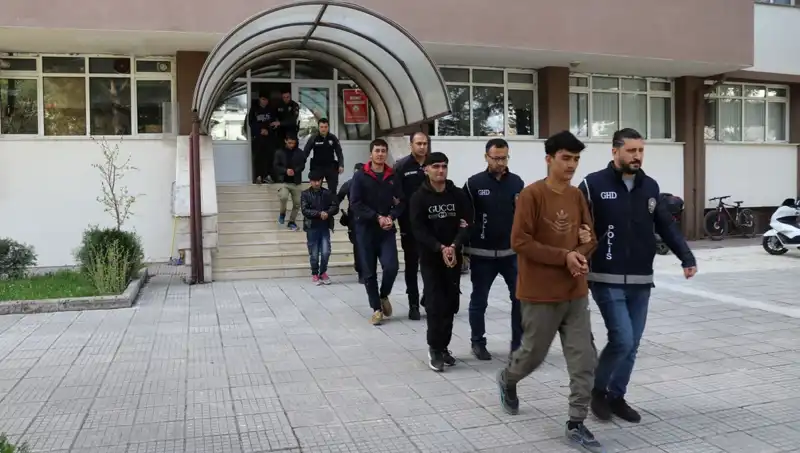 Edirne ve Kırklareli'nde Üst Düzey Kaçak Göçmen Operasyonu Gerçekleştirildi
