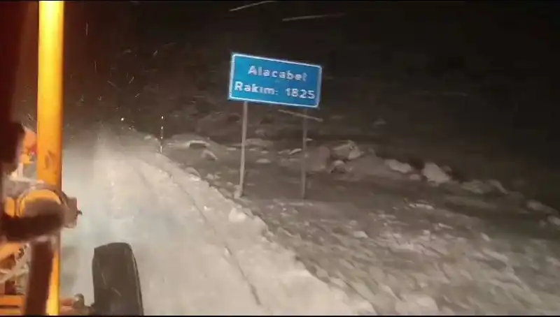 Antalya'da Kar Sürprizi: Kış Mevsiminde Beklenmedik Beyaz Manzara