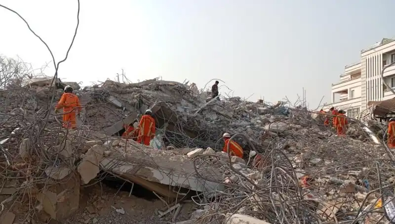 Türk Arama Kurtarma Ekipleri Myanmar'da: Enkazdan 5 Günde Gelen Hayat Kılavuzu
