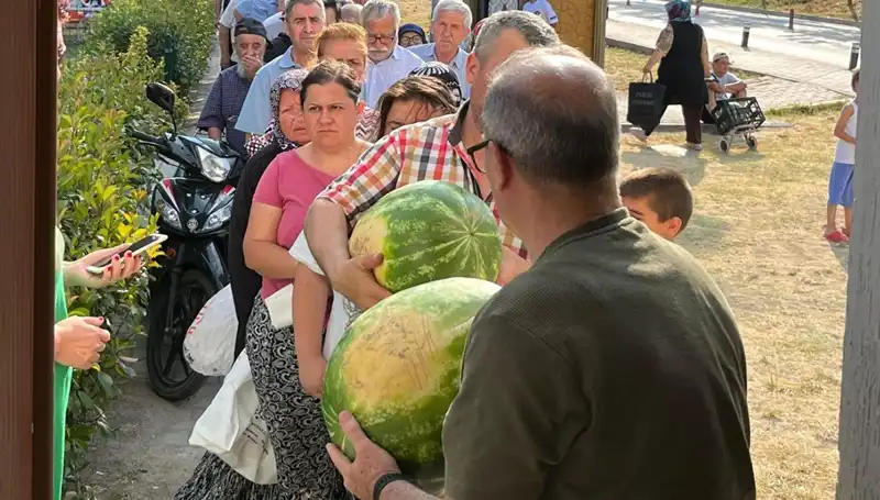 Tarlada Kalan Ürünlerin Bedava Dağıtımı: Hasat Sezonunda Beklenmedik Bir Gelişme