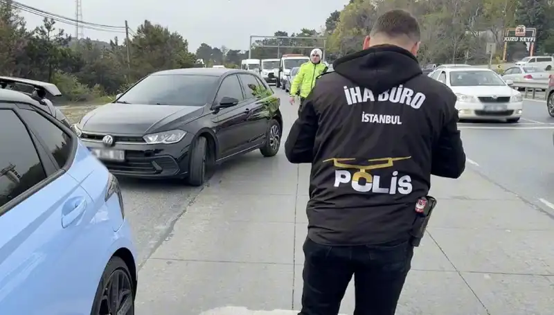 Yolda Bulunan Şans: Emniyet Şeridini İhlal Eden Sürücünün Hikayesi