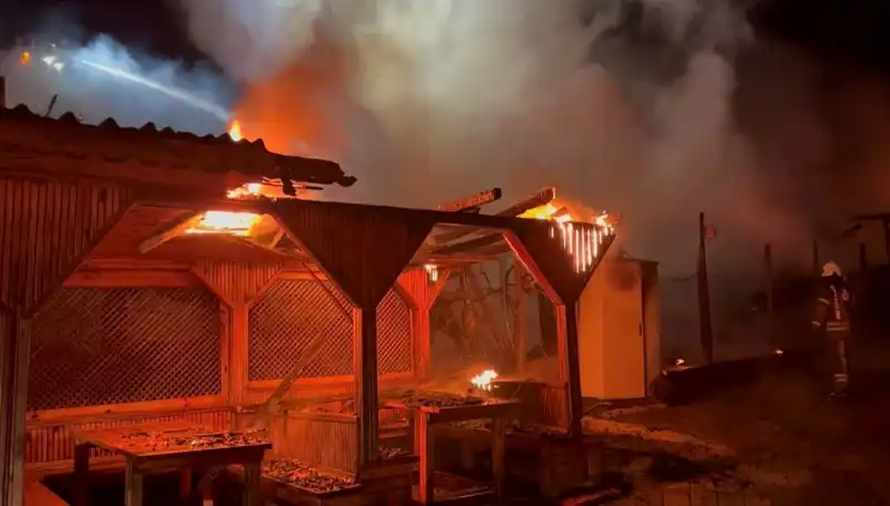 Şile’de Gözleme Restoranları Yangınla Küllerine Döndü: Altı Mekan Alev Alev Yandı