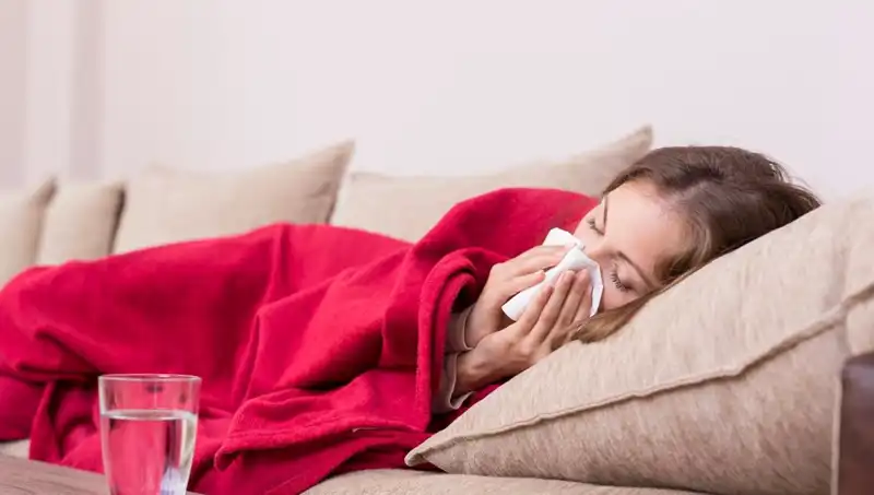Öksürük, Burun Akıntısı ve Hapşuruk: 5 Vitamin Eksikliği Belirtileri