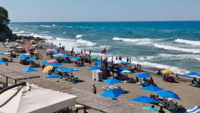 Akçakoca'da Deniz Yasağı: Yaz Tatilini Etkileyecek Gelişmeler