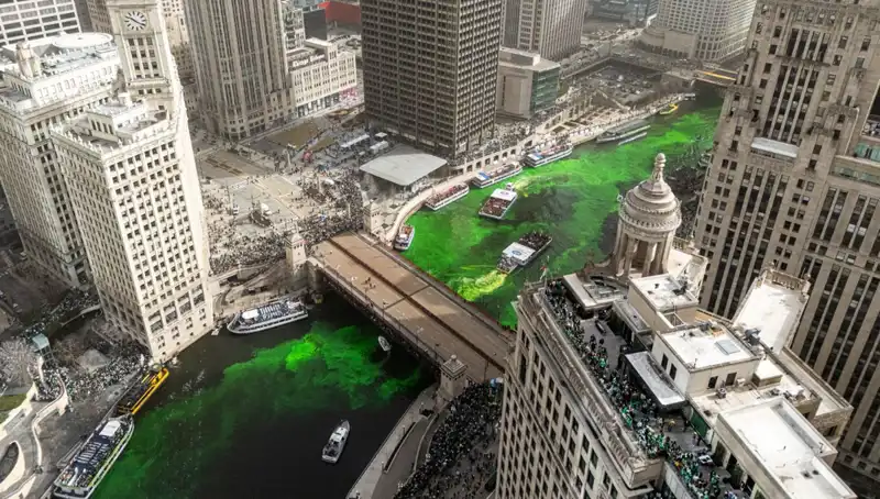 Chicago Nehri'nin Yeşile Boyanmasıyla Aziz Patrick Günü Kutlamaları Başladı