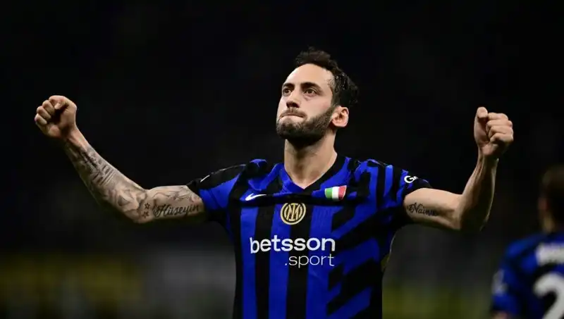 Hakan'ın Tatili Bitti: Inter'den Kampa Davet Geliyor
