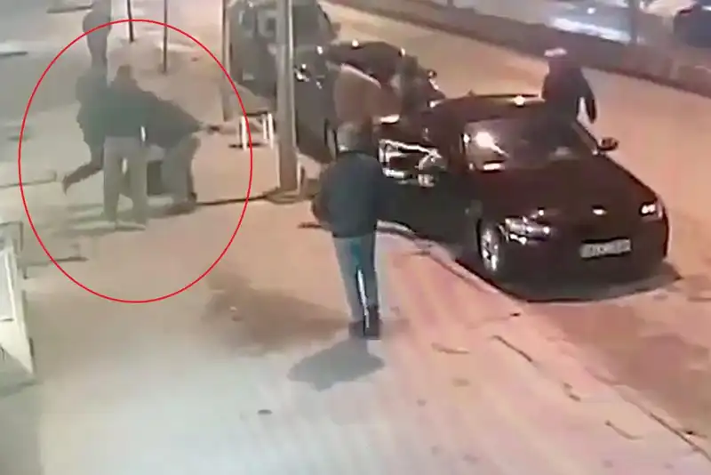 Bacak Kıran Park Yeri Kavgası: Üç Kişi Darp Edildi