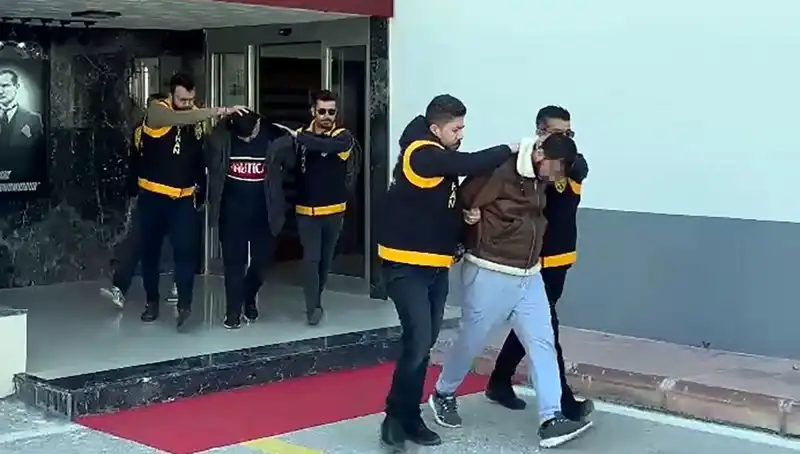 Silah Zoru ile 2 Milyon Lira İsteyen Çeteye Operasyon!