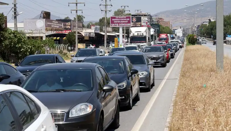 60 Kilometrelik Araç Kuyruğu: Aydın'dan Muğla'ya Ulaşım Zorlaştı