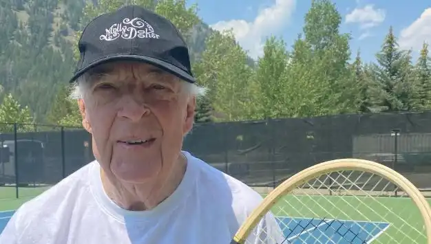 Avustralyalı Tenis Efsanesi Fred Stolle Hayatını Kaybetti: Spor Dünyasında Bir Dönem Sona Erdi