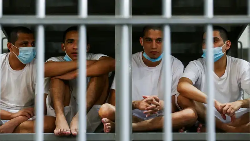 El Salvador’dan Venezuela’ya Siyasi Tutuklu Teklifi: Nedenleri ve Sonuçları