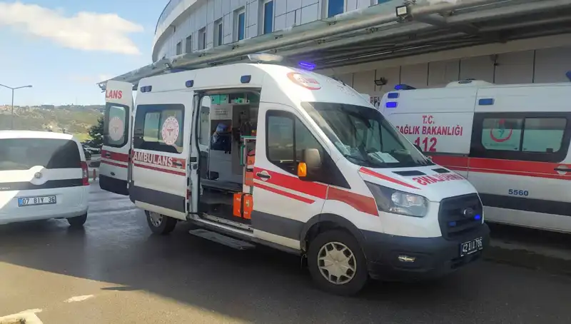 Şanlıurfa'da Minibüs Devrildi, 6 Kişi Yaralandı: Korku Dolu Anlar