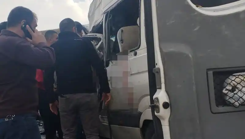 Van'da Feci Kaza: Minibüs ile Kamyonet Çarpıştı, Can Kaybı 6’ya Yükseldi