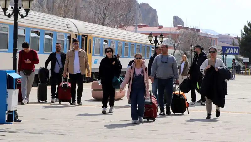 İranlı Turistlerin Nevruz İçin Van'a Yüzde Yüz Artan Akını