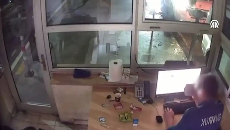 Kapıkule Gümrük Kapısı'nda Şok Rüşvet Operasyonu: 23 Memur Tutuklandı!