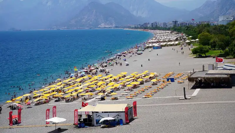 Sıcak Hava Dalgası: Türkiye'nin Sahilleri Kullanılmadık Yer Kalmadı