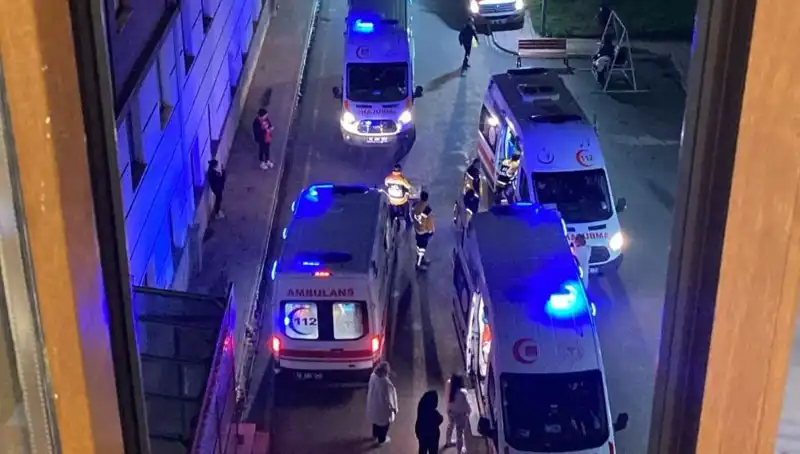 Akşam Yemeğinden Zehirlenme Skandalı: 53 Öğrenci Hastaneye Kaldırıldı