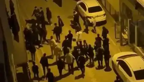 Esenyurt’ta Sopalı Mahalle Baskını: Gençler Arasında Korku Dolu Anlar