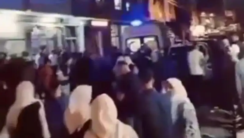 14 Yaşındaki Kader Balkondan Düşerek Hayatı için Mücadele Ediyor