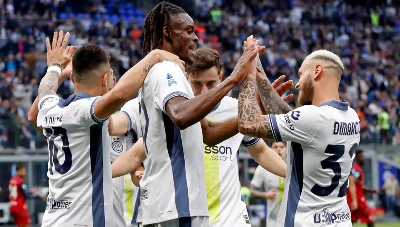 Serie A'nın Zirvesinde Eşitlik: Şampiyon Play-Off ile Belirlenebilir Mi?