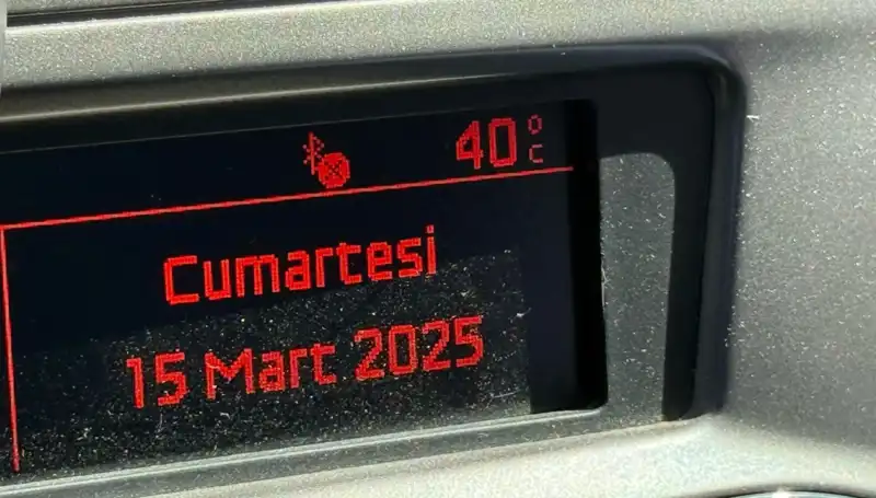 Adana'da Sıcaklık Rekorları Kırılıyor: Termometreler 40 Dereceyi Aştı