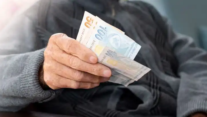 Emekli İkramiyesi 4 Bin TL Oluyor: Genel Kurul'da Tarihi Teklif