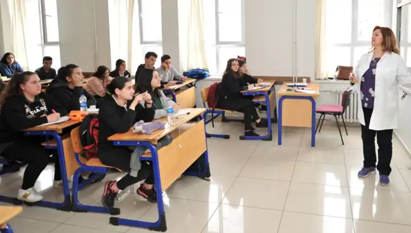 2025 MEB Lise Kayıt Tarihleri: LGS Liselere Kayıt Süreci Detaylandı!