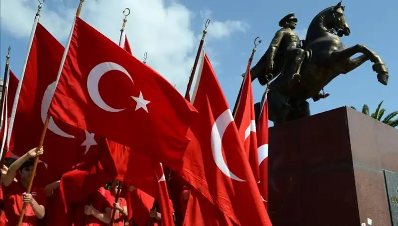 İstanbul'da 2025 Yazı Konserler ve Etkinliklerle Dolu: 19 Mayıs'a Özel