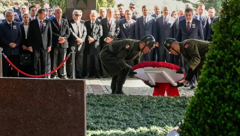 Turgut Özal, Mezarı Başında Anıldı: Anma Töreninde Duygu Dolu Anlar