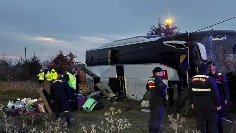Çanakkale'de Otobüs Kazası: 37 Yaralı, Hızla Uçurulan Yolcu Araçları