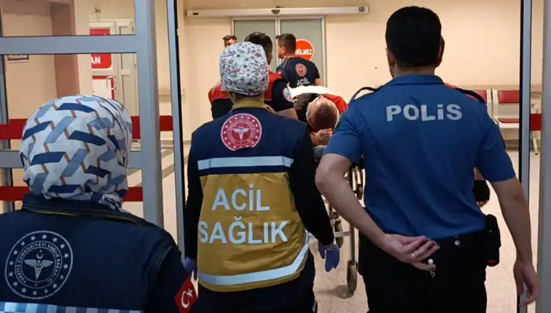 Polis Ekipleri Kaza Geçirdi: İki Yaralı, Olaya Müdahale Edildi