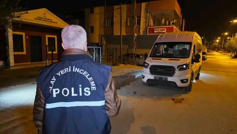 Kebapçıda Dehşet Anları: Arkadaşını Boynundan Bıçakla Yaraladı