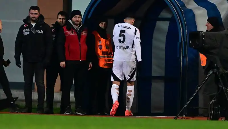 Kırmızı Kart Skandalı: Tayyip Talha Beşiktaş Taraftarından Özür Diledi!