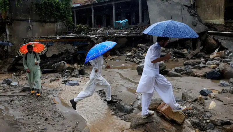 Pakistan'da Sel Felaketi: DSÖ, Acil Tıbbi Malzeme Gönderdi